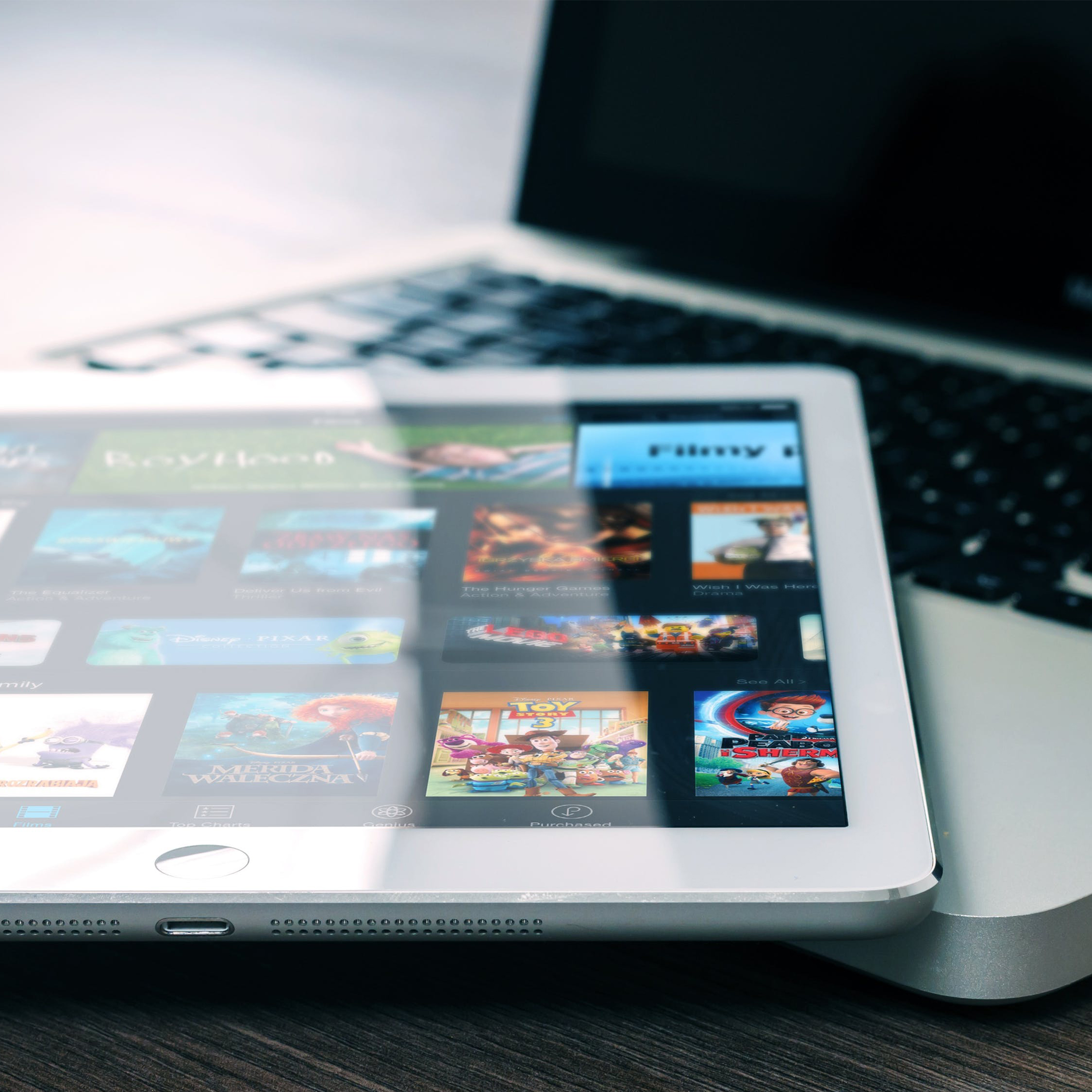 Entertainment & Travel